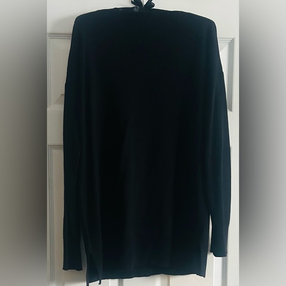 Amazon Essentials Lightweight Long-Sleeve Scoop-Neck Tunic Sweater, LG, Black - Picture 3 of 5